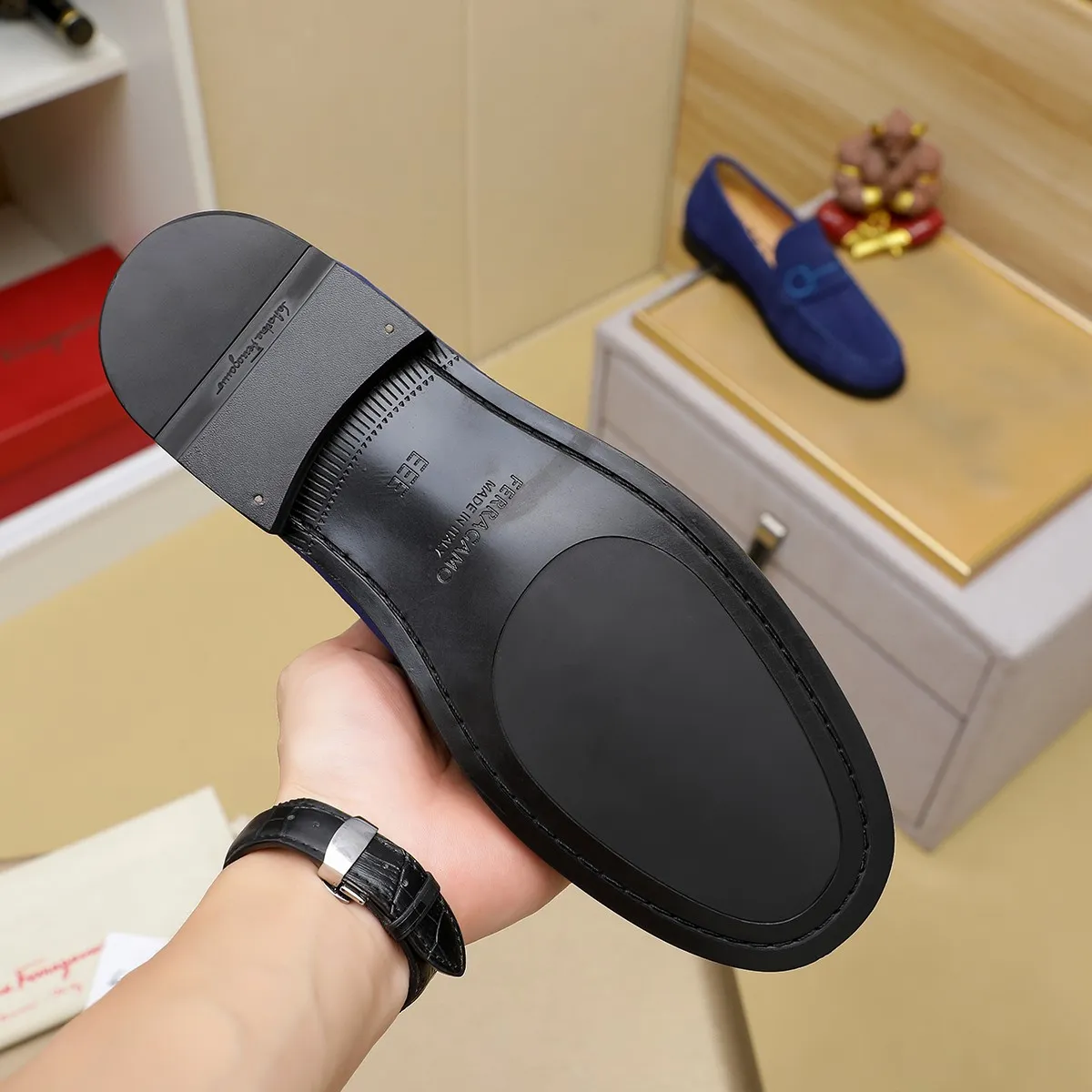Men's shoes 💰460 🔥 Ferragamo new men's casual slip-on shoes 🇨🇳 Official website original 1:1 mold, original quality 💯 fine workmanship, high-end luxury ☘ The upper is made of imported Italian first-layer cowhide 🌴 Luxurious water dyeing 🐂 Leather lining 🍓 Rubber wear-resistant and non-slip outsole, breathable and comfortable to wear 🍍 The first choice for high-taste men, color optional! Code number 38-44 (45.46. Customized)